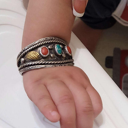 复古纳瓦霍婴儿手镯纯银、绿松石和珊瑚