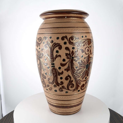巨大古董 Deruta 伞架/落地花瓶，带不寻常的雕刻装饰