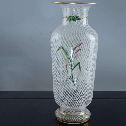 Nicholas J. Lutz (1835-1906) Zugeschriebene ungewöhnliche emaillierte Latticino-Vase aus viktorianischem Kunstglas