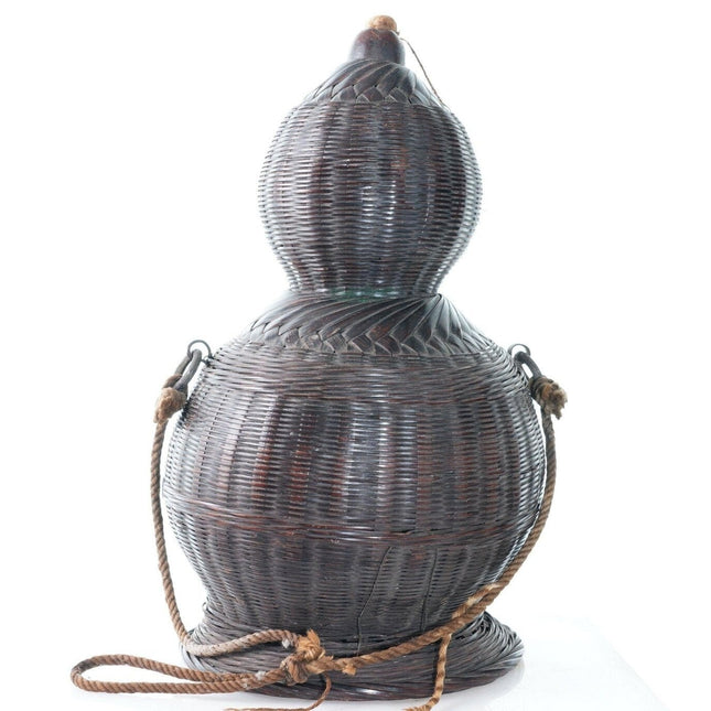 Antike japanische Calabash-Sake-Flasche aus natürlichem Hyotan-Kürbis mit geflochtener Korbaußenseite