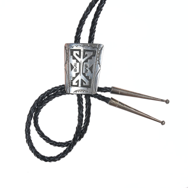 Vintage Navajo Sterling Bolo Tie con superposición y diseño estampado