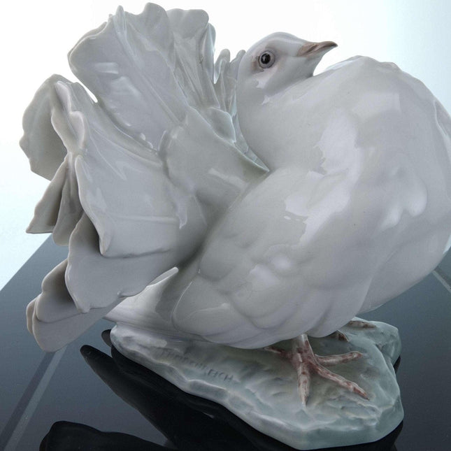 Rosenthal porcelain male dove designed by Fritz Heidenreich (1895 -1966)