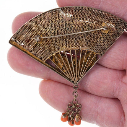1930 年代中国镀金纯银珐琅配绿松石和珊瑚扇形胸针
