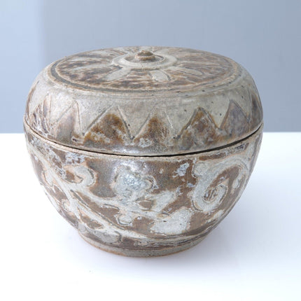 Thailändisches Sawankhalok-Ofen-Gewürzglas mit Deckel aus dem 15. Jahrhundert
