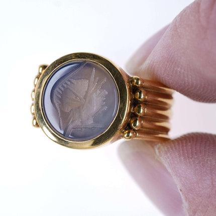 Sz6.5 18k gold Intaglio cut Ring