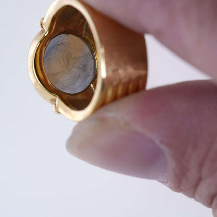 Ring aus 18-karätigem Gold mit Tiefschliff, Gr. 6,5