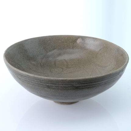 Early Celadon Stoneware Bowl with incised Decoration