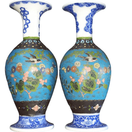 c1870 日本七宝焼き青/白磁器花瓶ペア 8.5 インチ東帯七宝