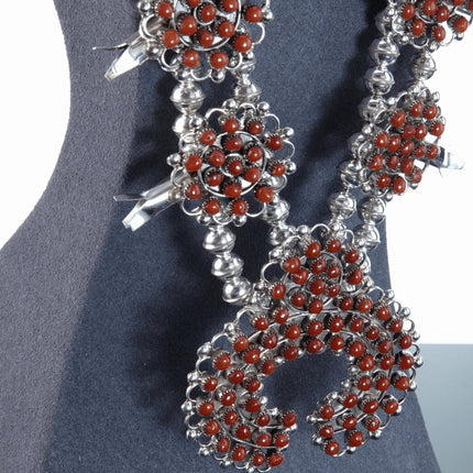 Zuni-Koralle und Sterling-Kürbisblüten-Halskette und Ohrringe