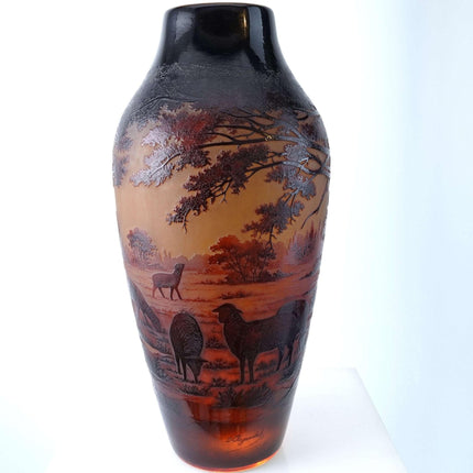 c1910 年圣路易斯达金塔法国风景浮雕玻璃花瓶带牧羊人场景 11.75 英寸 x 5.5 英寸