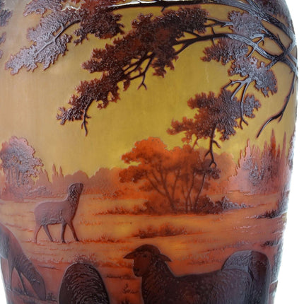 c1910 年圣路易斯达金塔法国风景浮雕玻璃花瓶带牧羊人场景 11.75 英寸 x 5.5 英寸
