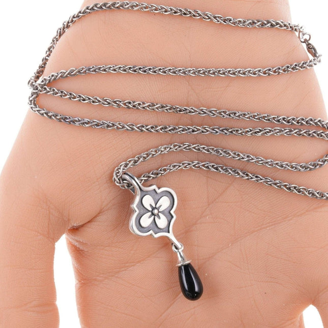 Pensionierter James Avery Sterling Onyx Valencia Anhänger mit 22" Kette