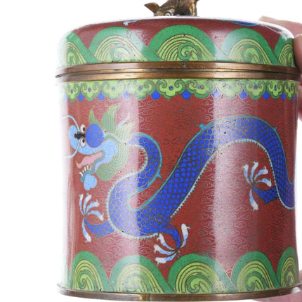 Cloisonné-Humidor aus der Zeit der Chinesischen Republik mit Foo-Löwengriff aus Bronze