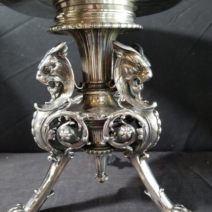 古董 Christofle 中心装饰品镀银青铜，带法国浮雕玻璃插入棱镜格里芬，爪脚清晰细节 19.5 英寸 19 世纪