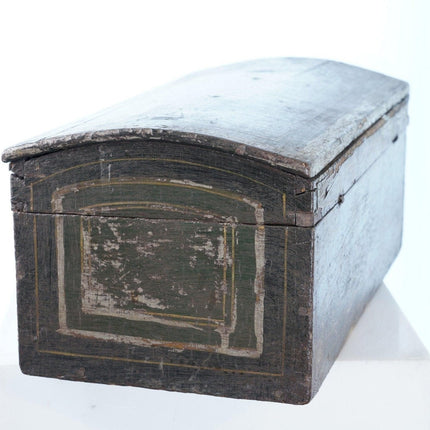 c1820 New England Painted Dome top box