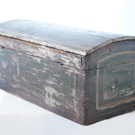 c1820 New England Painted Dome top box