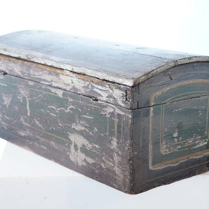 c1820 New England bemalte Dome-Top-Box