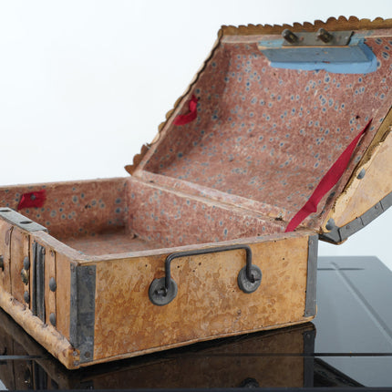 Dokumentenbox mit antikem Lederbezug und Messingbeschlag