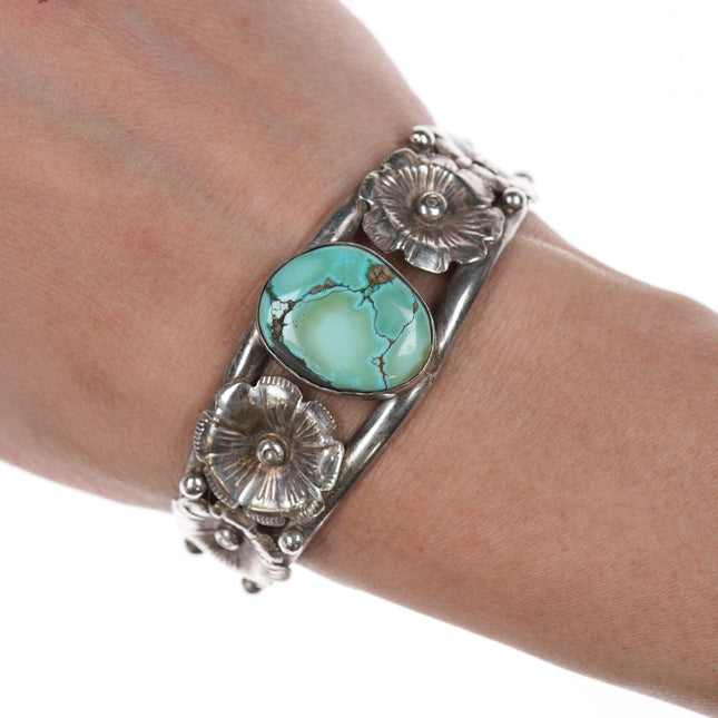 6 1/8" Vintage Native American silver and turquosie bracelet with flowers
