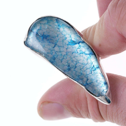 Größe 13,5 Brutalistischer Freeform-Sterlingring mit blauem Kristall