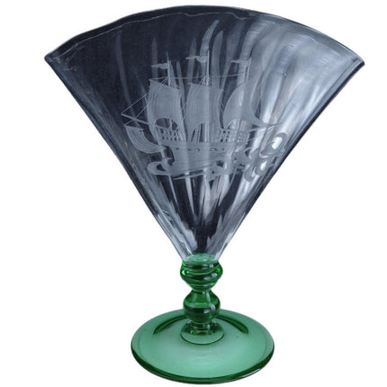 1920 年代 Steuben Carder Era 扇形花瓶，帶凹雕船舶蝕刻