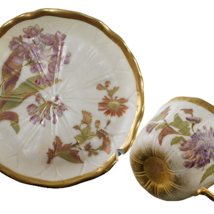 1870 年代皇家伍斯特莲花形萨摩风格茶杯和碟子