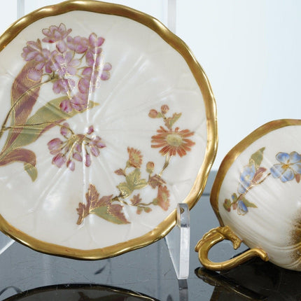 1870 年代皇家伍斯特莲花形萨摩风格茶杯和碟子