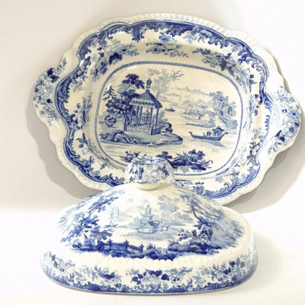 um 1850 Blauer Gemüseteller mit Transfergeschirr und Chinoiserie-Muster