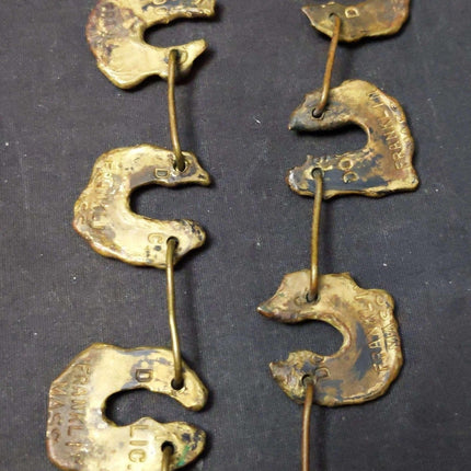 Collana a ferro di cavallo occidentale di arte popolare realizzata in ottone antico Targhette per cani Franklin Massachusetts 21"