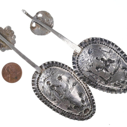 2 antike niederländische Repousse-Teedosenlöffel aus Silber