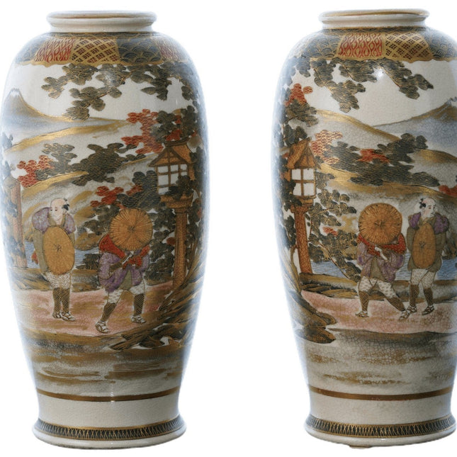 um 1900 Japanisches Paar verspiegelter Meiji Satsuma-Vasen