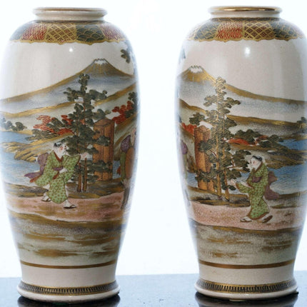 c1900 Japanese Meiji Satsuma Mirrored Pair of vases