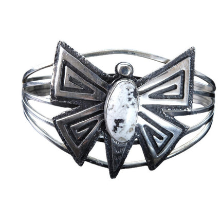 Bracciale a farfalla con sovrapposizione di bufalo bianco sterling Navajo Charles Johnson da 7 pollici