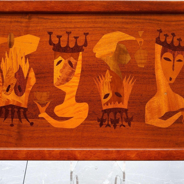 Mid-Century Modern Intarsien-Serviertablett-Plakette mit Königen und Königinnen, die Kelche halten
