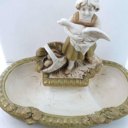 c1900 Royal Dux Art Nouveau Goose Girl con centrotavola cesto o vassoio comò