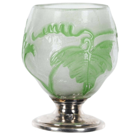 um 1910 Schnapsglas Cordial aus französischem Cameo-Glas mit Sterling-Basis