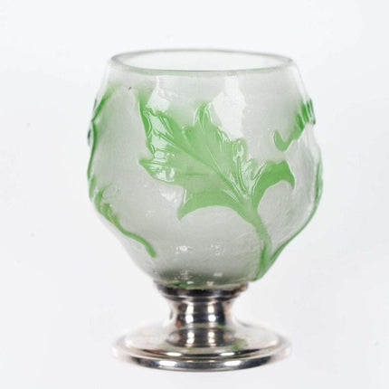 um 1910 Schnapsglas Cordial aus französischem Cameo-Glas mit Sterling-Basis