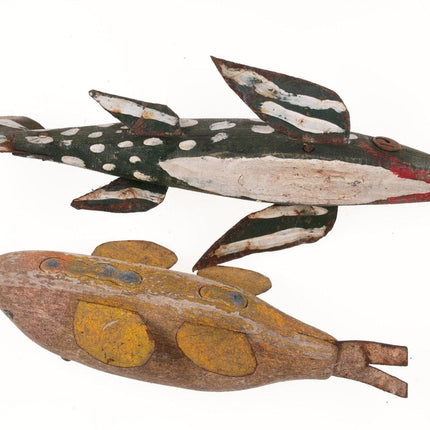 2 个古董美国冰钓诱饵木雕彩绘锡鳍