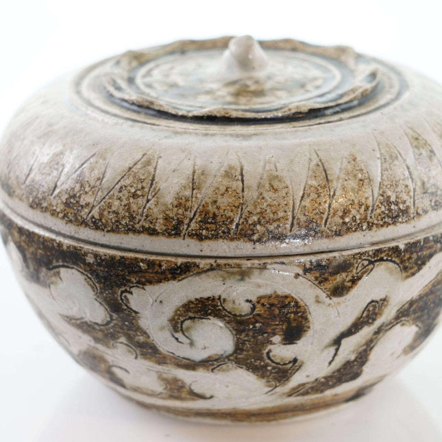 Großes thailändisches Sawankhalok-Gewürzglas aus dem 15./16. Jahrhundert mit Deckel