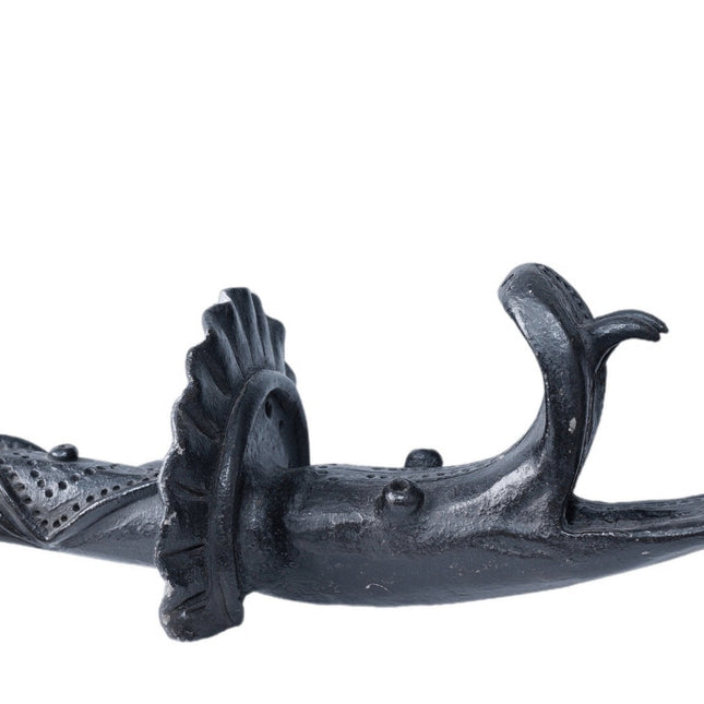 Antike Tonpfeife in Schlangenform