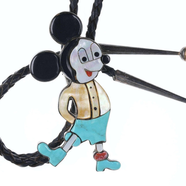 Seltene Carol Kee Zuni Sterling Multi-Stone Inlay Mickey Mouse Bolokrawatte aus den 1970er Jahren
