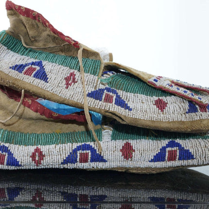 c1890 Crow Native American Beaded Moccasins