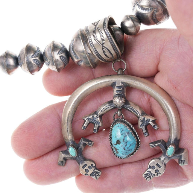 Mary Cayatineto 纳瓦霍石灰华铸造纯银 Naja 配绿松石串珠项链和银珍珠耳环