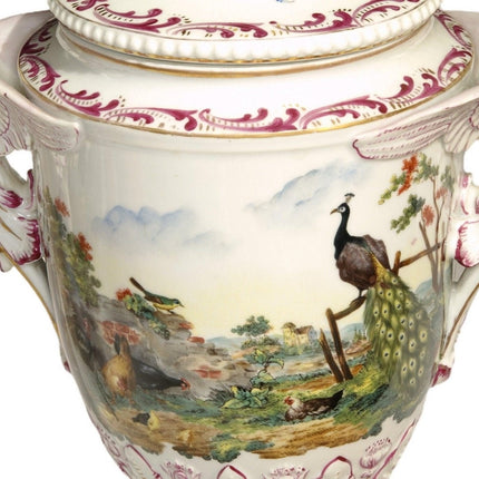 16.5 英寸，约 1890 年卡尔·蒂姆·德累斯顿瓷质瓮，上面有孔雀、火鸡、鹌鹑、鸡，带翅膀的女人把手