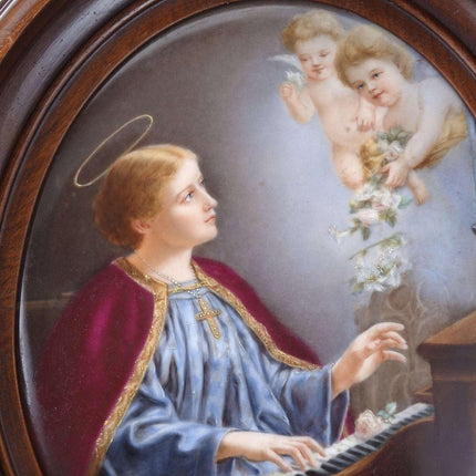 Um 1900 handbemalte Porzellantafel mit Darstellung der heiligen Cäcilia, Schutzpatronin der Musik, an einer Orgel von Blanche S. Mitchell, Kansas City