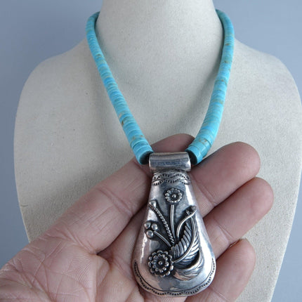 Brihilda Crispin Coriz Santo Domingo Pueblo Heishi Collana in argento sterling turchese