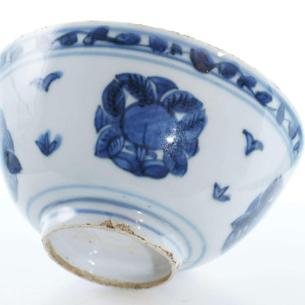 Ming/transitional period Chinese porcelain bowl with blue underglaze decoration