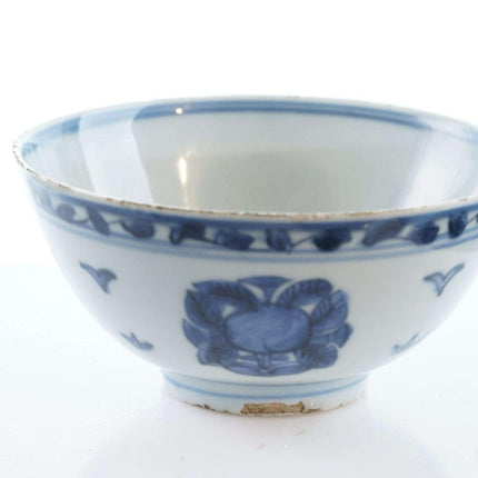 Ming/transitional period Chinese porcelain bowl with blue underglaze decoration