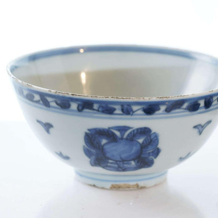 Ming/transitional period Chinese porcelain bowl with blue underglaze decoration