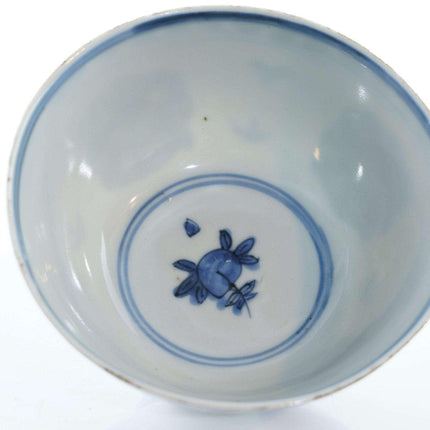 Ming/transitional period Chinese porcelain bowl with blue underglaze decoration